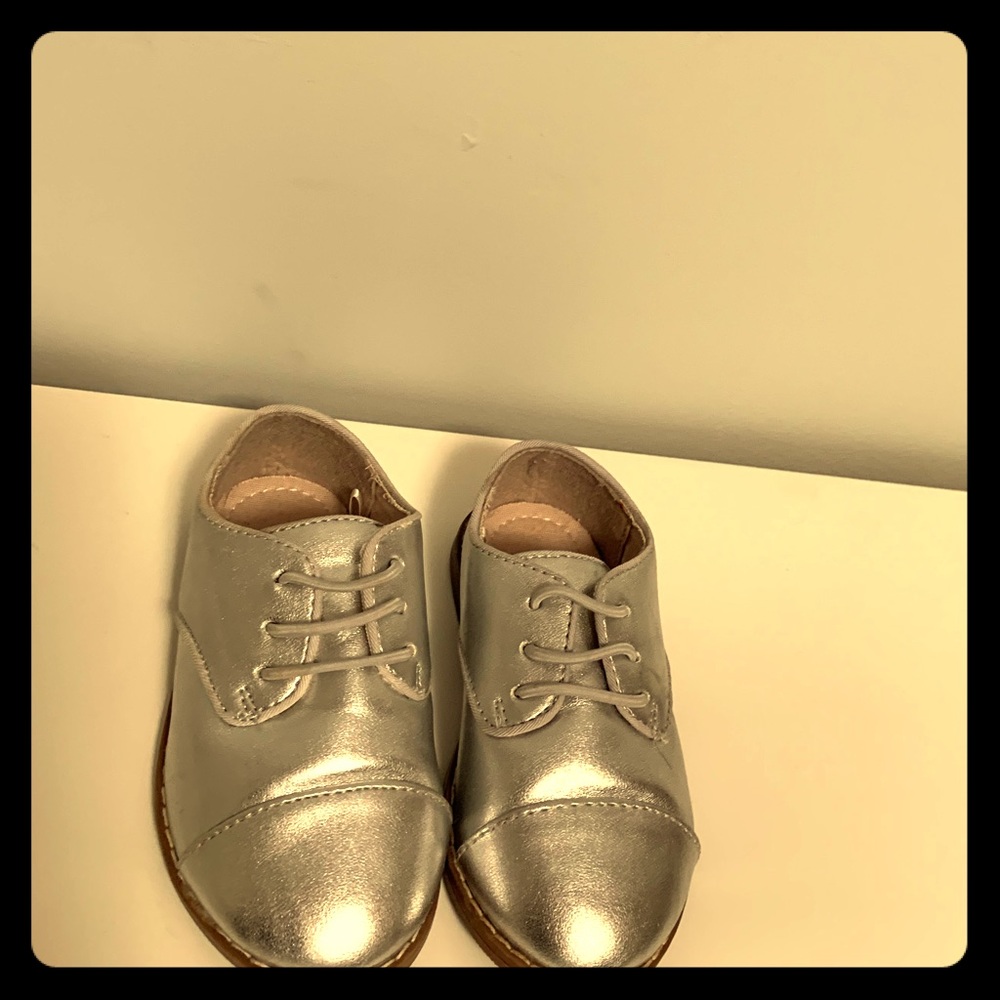 Toddler girls silver Oxford shoes sz. 7
